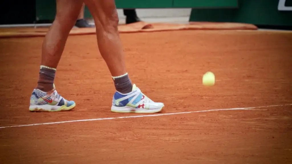 A tennis player is preparing to hit a tennis ball.