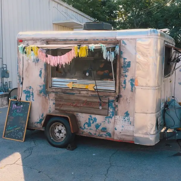 A food truck parked in front of a building is popularized through social media.